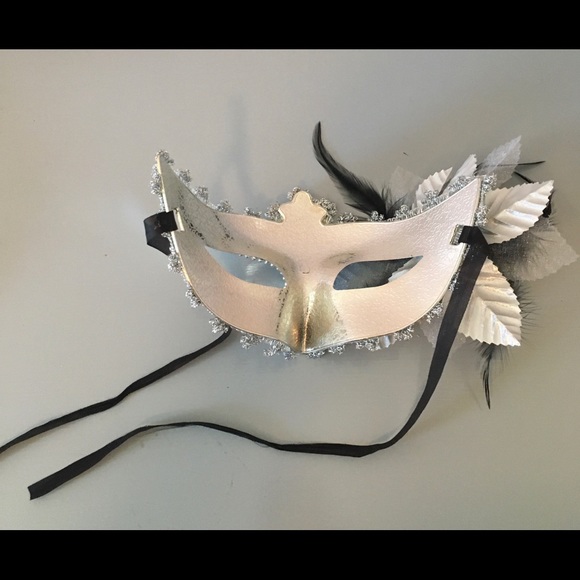 Silver Mask - Picture 2 of 2